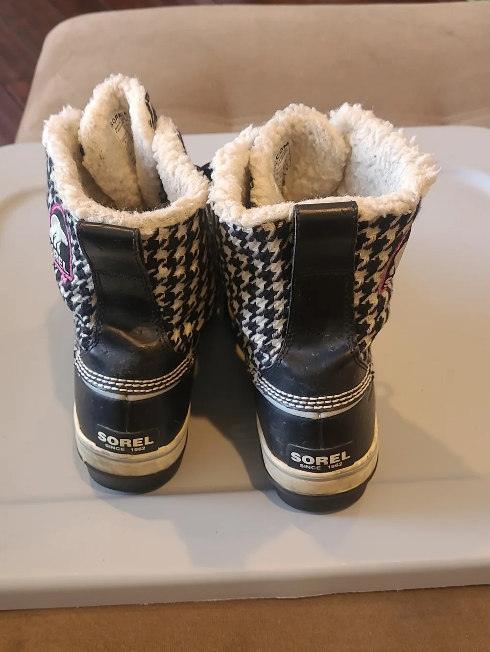 Sorel Black & White Houndstooth Lace-Up Winter Sherpa Lined Boots Size 8